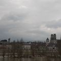 Nuages blancs, très belles vues de la cathédrale et de la Loire 