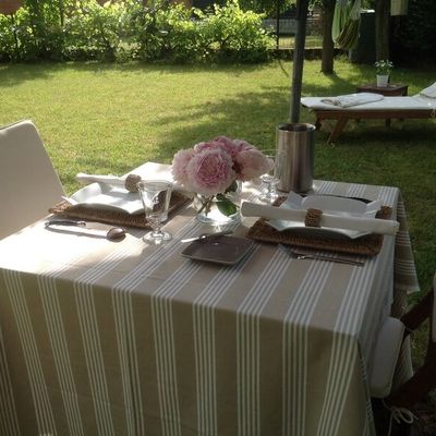 Petite table au jardin ... 