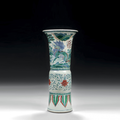 Vase de forme "gu" en porcelaine "doucai". Période Transition, XVIIe siècle