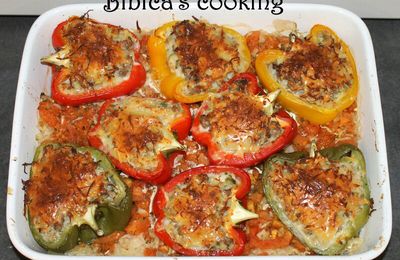 Poivrons farcis sur lit de riz aux tomates