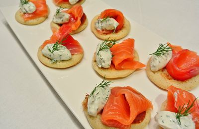 Blinis de saumon fumé, fromage frais à l'aneth