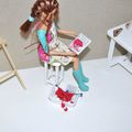 Aujourd'hui Barbie tricote