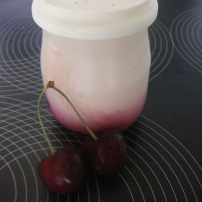 Yaourt cerise/ amande