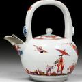 Chinoiserie decorated teapot and lid, Meissen, circa 1730-35.