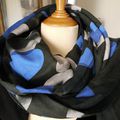 Cheche long foulard (2 m) bleu noir gris et blanc, double face coton épais 