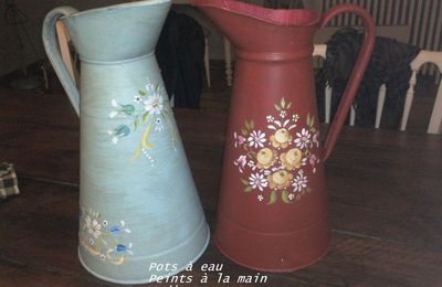 Peinture paysanne sur pots à eau