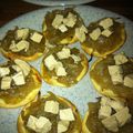 Fines tartelettes au confit d'oignon et foie gras