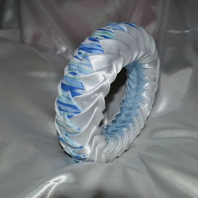 Création bleue et blanche