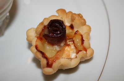 Tarte fine magret fumé , pommes et chèvre