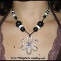 collier noir et blanc en pate fimo...