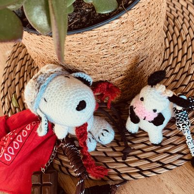 Amigurumis en bijoux de sac / Vachette et Snoopy au crochet en porte-clefs