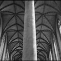 dans le cloître de l'église des Jacobins