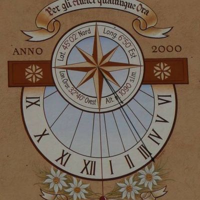 Cadrans solaires de la Alta Val di Susa : 4 - Oulx : centre, Amazas