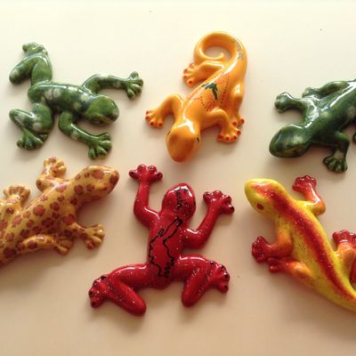 Des lézards et des grenouilles, en céramique bien-sûr! 