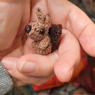 Mini écureuil et son gland...les explications...