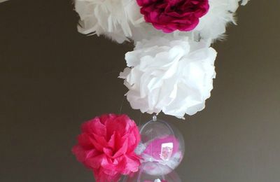 TUTO, DIY - Idée déco originale avec des plumes et des grosses fleurs en papier crépon ou en papier de soie ?