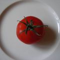 Astuce pour peler une tomate