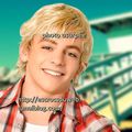 Ross Lynch -Chanteur américain, usurpé