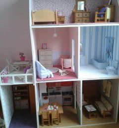 Fabrication d'une maison de poupée pour Melle L.