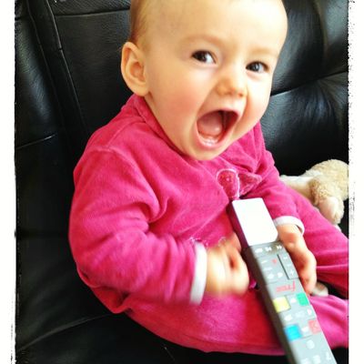 Maman prête ses jouets... (épisode 1) : la télécommande