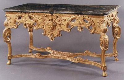 Table console en bois sculpté. Epoque Régence.