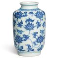 Petit vase en porcelaine bleu blanc, Dynastie Qing, époque Yongzheng (1723-1735)