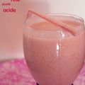 Smoothie rose plutôt acide