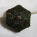 Encore un peu de géomètrie ? La " Puffy Mandala bead " de Mary Tafoya