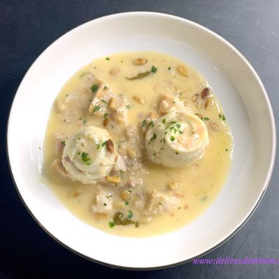 Filets de sole,  sauce au beurre blanc et à la  truite fumée 