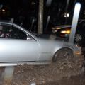 Vendredi soir à l'eau, chaque voiture qui passe inonde davantage la voiture en panne