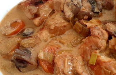 FRICASSÉE DE POULET ET PETITS LÉGUMES À LA CRÈME