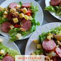 Salade comtoise à la saucisse de Morteau, noix et comté