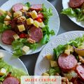 Salade comtoise à la saucisse de Morteau, noix et comté