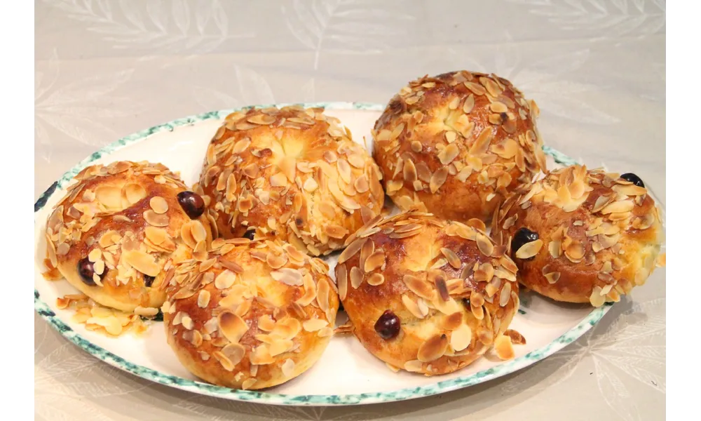 Petites couronnes aux amandes et griottes confites