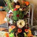 composition florale hauteur 50 cm en fleurs séchées et fleurs tissu