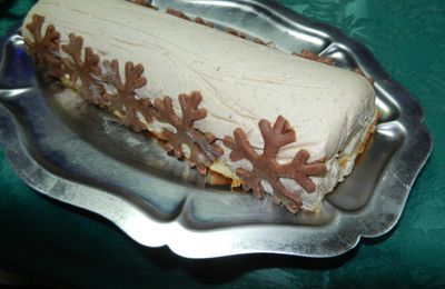 Buche mousse de marrons insert crème brûlée et compotée de poires