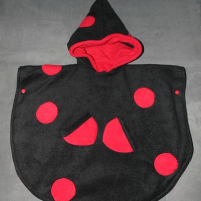 Et un autre poncho réversible...