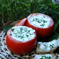 Les tomates au fromage frais et aux herbes