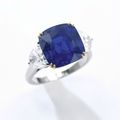 Very fine 7.59 carats Kashmir cushion-shaped sapphire and diamond ring