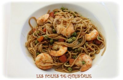 Poêlée nouilles chinoises, crevettes , carottes