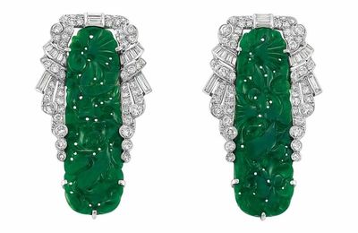 Shopping of jade jewelry @ Doyles New York