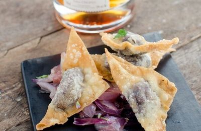 Wonton frits au boudin noir, oignons rouges au ratafia champenois