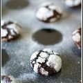 Biscuits craquelés truffés au chocolat 