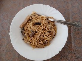 Spaghettinis crémeux aux champignons et émincés de porc