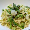 Tagliatelles aux asperges vertes et pesto d'ail des ours