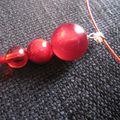 Collier câble acier rouge et pendentif perles rouges