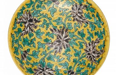 An aubergine, green and yellow-glazed bowl, Qing dynasty, 17th century
