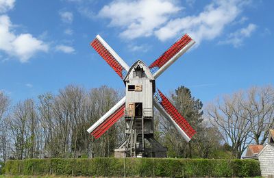 visites commentées dans un cadre superbe avec une vue sur les monts de Flandre et ses moulins 