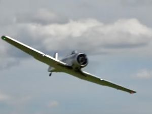 Le North American AT-6.