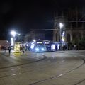 Tram de Caen, croisement de deux rames à la station Saint Pierre, le 22 décembre 2023 la nuit